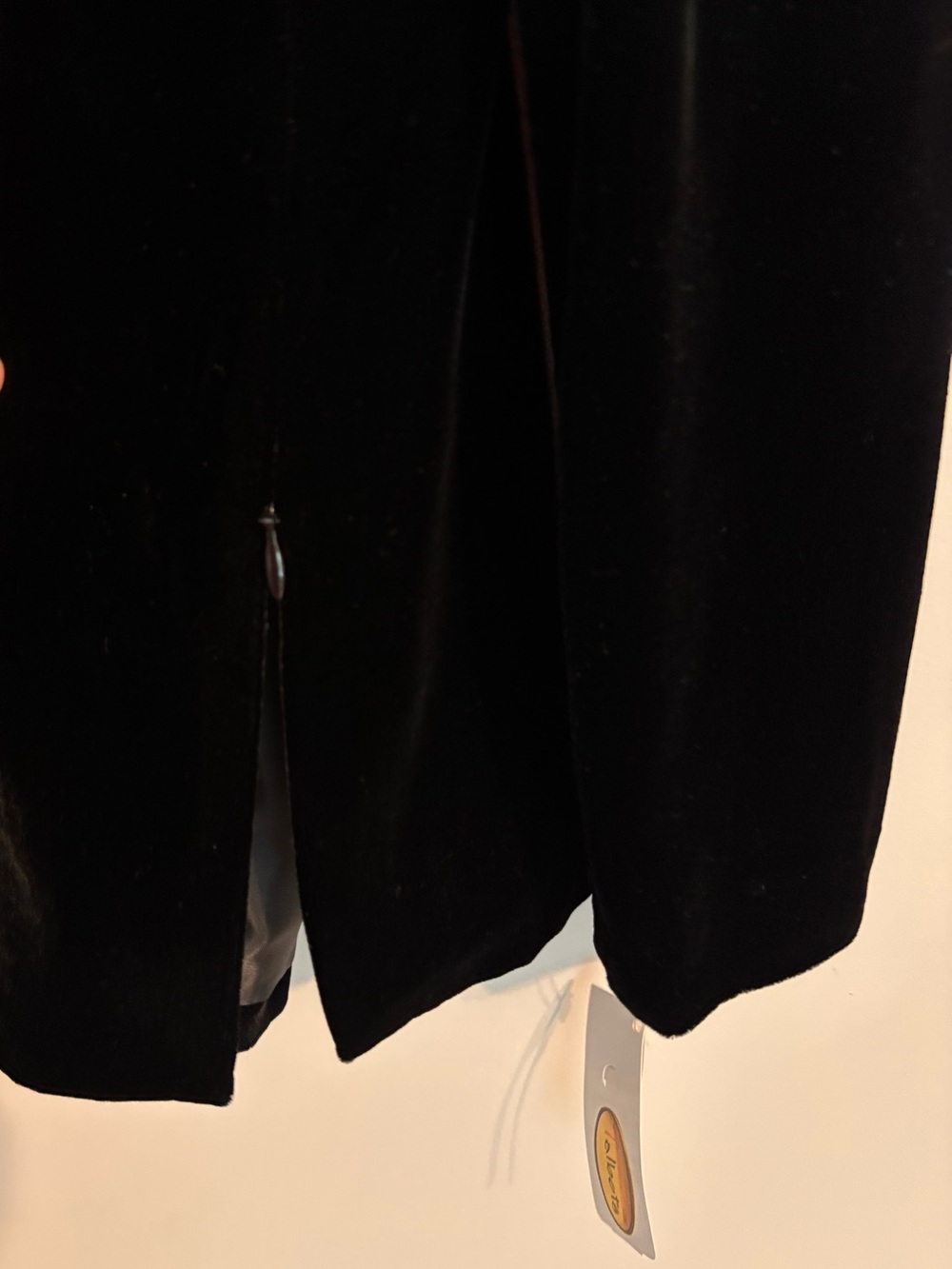 Talbot’s NWT Vintage Black Velvet with Bead embellishment Top - Picture 7 of 12